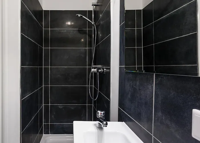 The Goethe Group Loft, 2 Bedroom 2 Bath Rooms, One Living Room, Family Friendly, 2-5 Guests شقة برلين