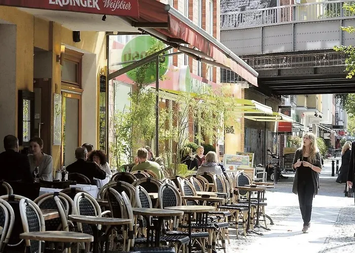 شقة The Goethe Group Loft, 2 Bedroom 2 Bath Rooms, One Living Room, Family Friendly, 2-5 Guests *