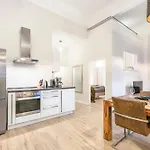 The Goethe Group Loft, 2 Bedroom 2 Bath Rooms, One Living Room, Family Friendly, 2-5 Guests *
