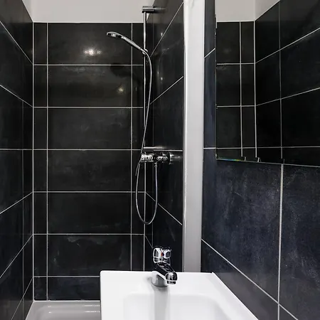 The Goethe Group Loft, 2 Bedroom 2 Bath Rooms, One Living Room, Family Friendly, 2-5 Guests Апартаменты Берлин