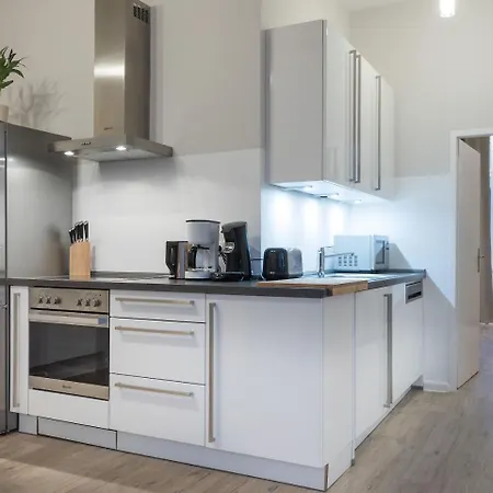 The Goethe Group Loft, 2 Bedroom 2 Bath Rooms, One Living Room, Family Friendly, 2-5 Guests Апартаменты *