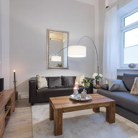 The Goethe Group Loft, 2 Bedroom 2 Bath Rooms, One Living Room, Family Friendly, 2-5 Guests Берлин