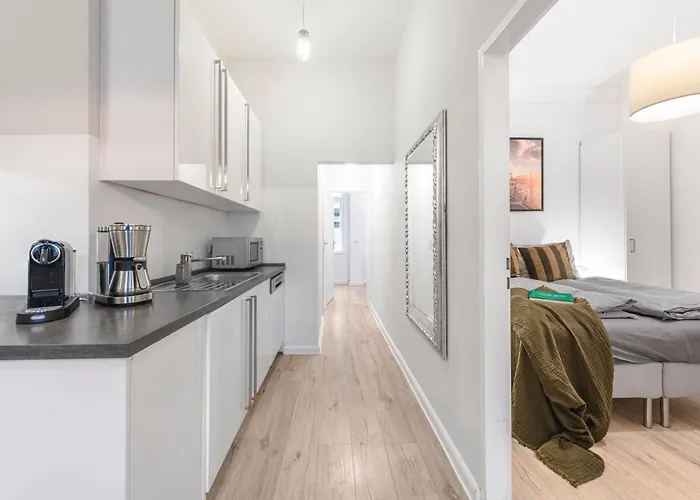 The Goethe Group Loft, 2 Bedroom 2 Bath Rooms, One Living Room, Family Friendly, 2-5 Guests 아파트