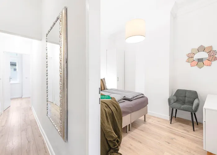 The Goethe Group Loft, 2 Bedroom 2 Bath Rooms, One Living Room, Family Friendly, 2-5 Guests Apartamento Berlim