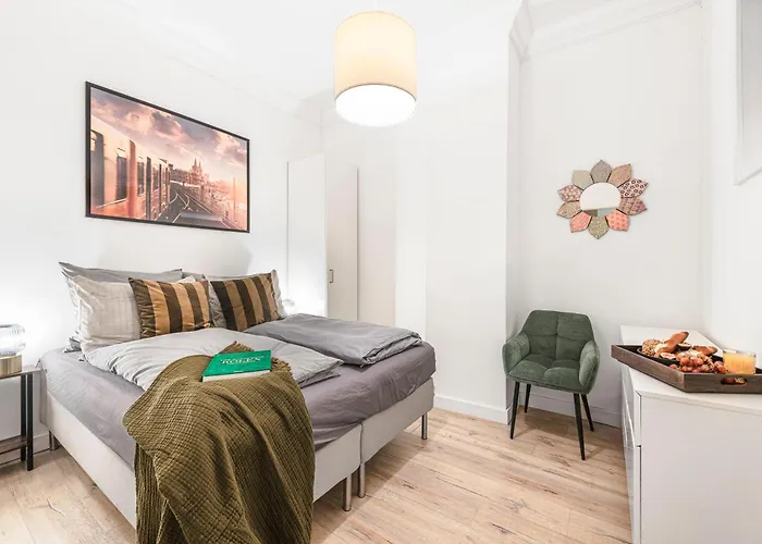 The Goethe Group Loft, 2 Bedroom 2 Bath Rooms, One Living Room, Family Friendly, 2-5 Guests Apartman *