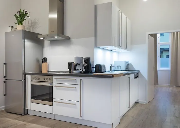 The Goethe Group Loft, 2 Bedroom 2 Bath Rooms, One Living Room, Family Friendly, 2-5 Guests Apartman *