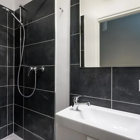 The Goethe Group Loft, 2 Bedroom 2 Bath Rooms, One Living Room, Family Friendly, 2-5 Guests Appartamento