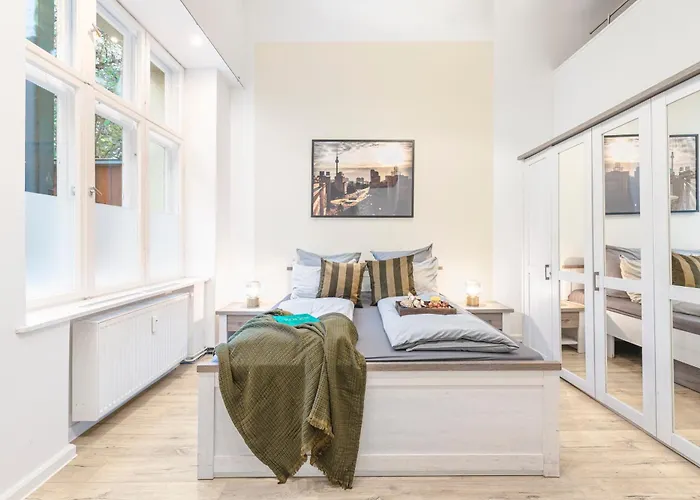 The Goethe Group Loft, 2 Bedroom 2 Bath Rooms, One Living Room, Family Friendly, 2-5 Guests * ベルリン