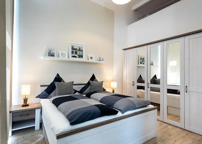 The Goethe Group Loft, 2 Bedroom 2 Bath Rooms, One Living Room, Family Friendly, 2-5 Guests アパート *