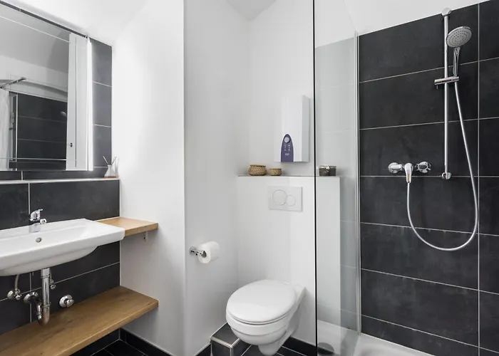 The Goethe Group Loft, 2 Bedroom 2 Bath Rooms, One Living Room, Family Friendly, 2-5 Guests Apartman *