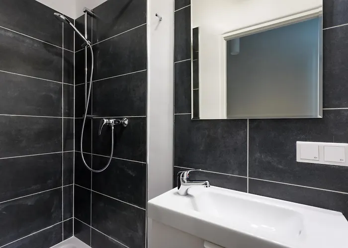 The Goethe Group Loft, 2 Bedroom 2 Bath Rooms, One Living Room, Family Friendly, 2-5 Guests アパート